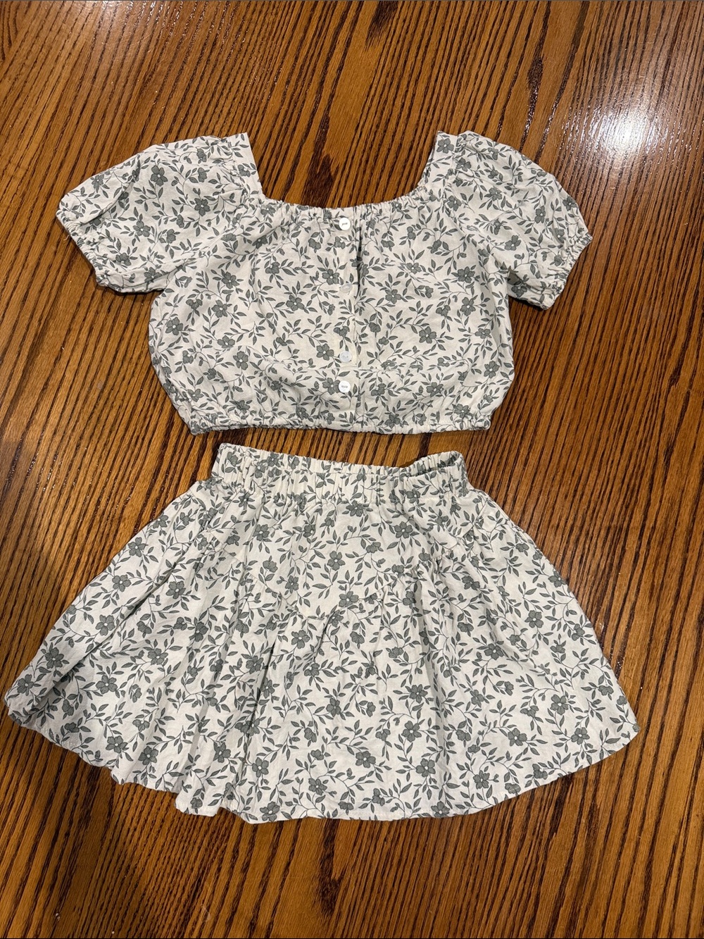 Rylee + Cru White Two-Piece Puff-Sleeve Top & Skirt with Sage Leaf Print